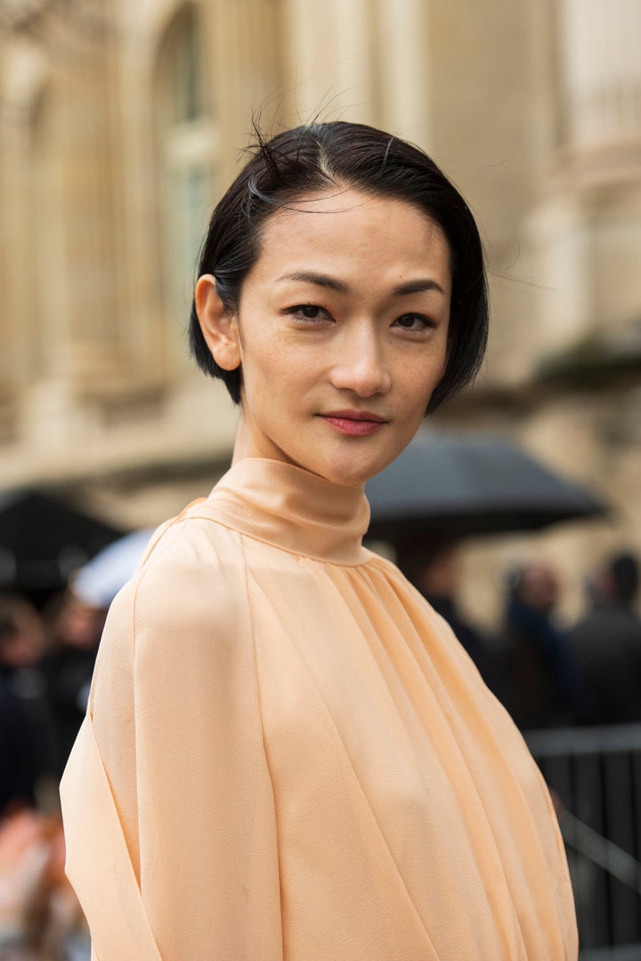 冨永愛さん へそ出し ルーズソックスの00年代スタイルが超かっこいい 渋谷で撮影 ギャル世代の私には ハフポスト アートとカルチャー 冨永愛さん へそ出し ルーズソックスの00年代スタイルが超かっこいい 渋谷で撮影 ギャル世代の私には ハフポスト アートとカルチャー