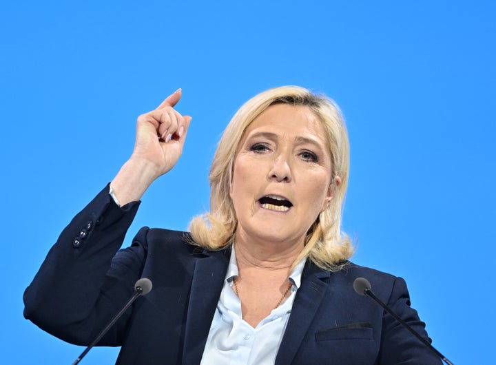 Marine Le Pen, anoche, en Arras, en su último mitin de campaña.