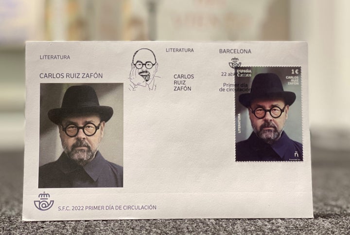 Sello homenaje a Carlos Ruiz Zafón.
