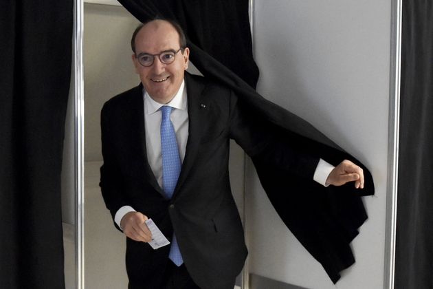 Le Premier ministre Jean Castex dans son bureau de vote à Prades, au premier tour de l'élection présidentielle,...