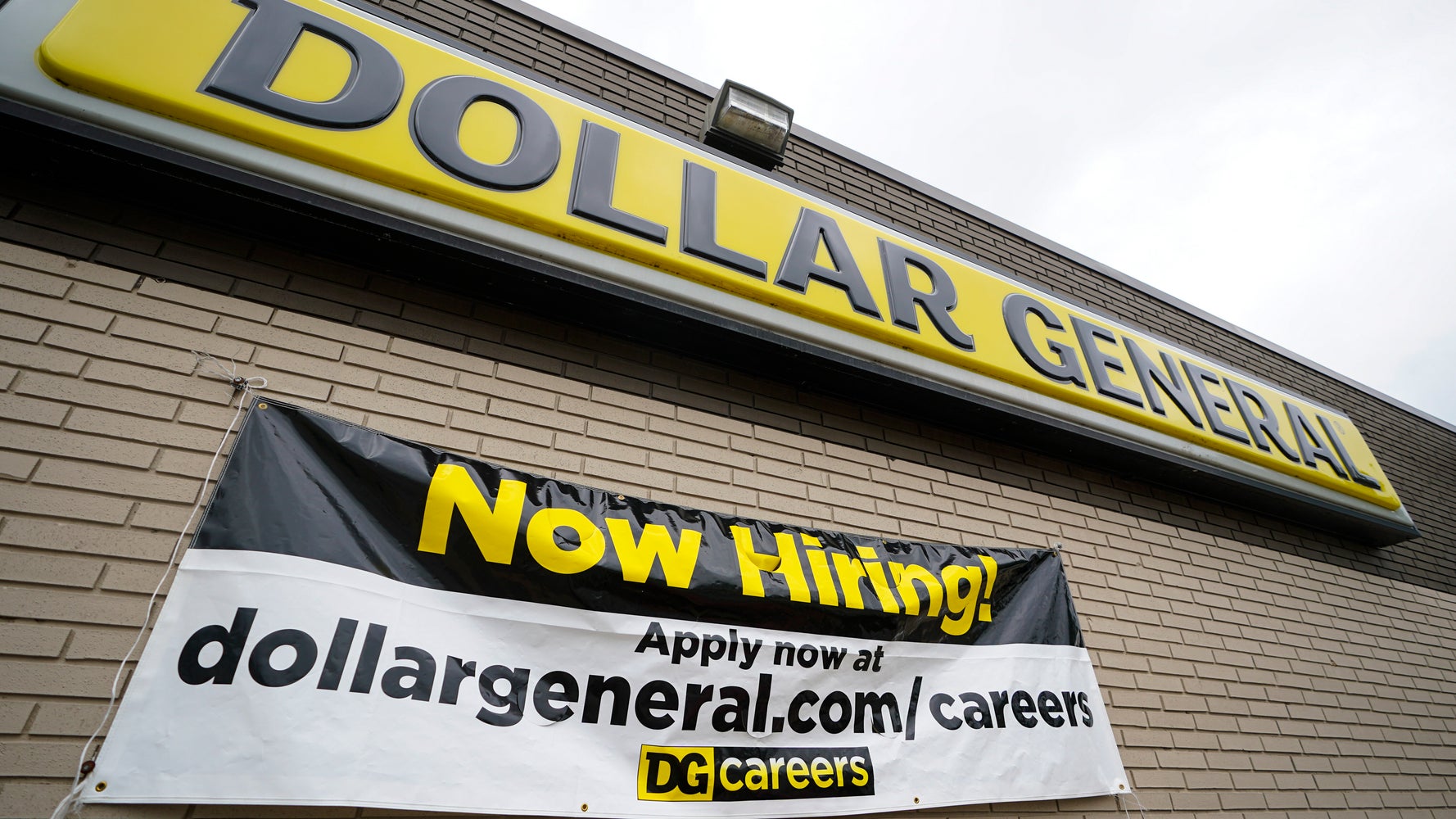 senator-hammers-dollar-general-dollar-tree-over-shameful-labor