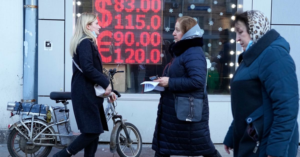 Sanctions Hit Russian Economy, Although Putin Says Otherwise