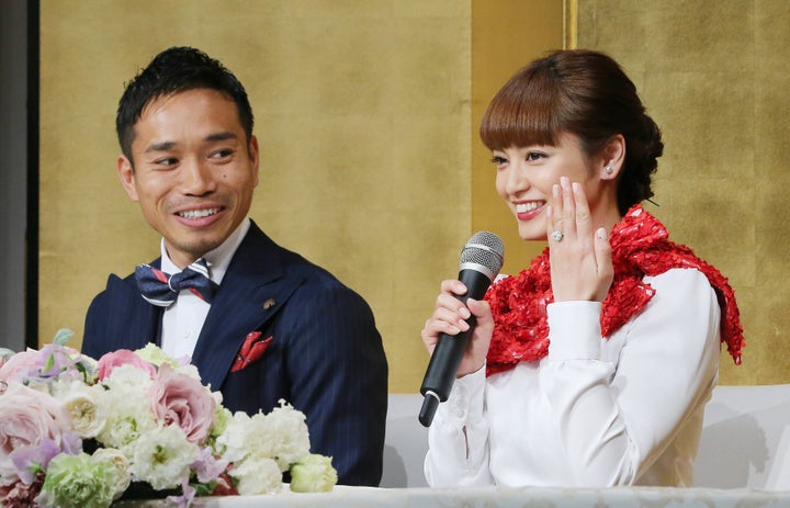 平愛梨さん 幸せあふれる家族5人のショットを公開 三男の1歳の誕生日に 生まれた日のことを今でも覚えてる 画像 ハフポスト News 平愛梨さん 幸せあふれる家族5人のショットを公開 三男の1歳の誕生日に 生まれた日のことを今でも覚えてる 画像 ハフポスト News