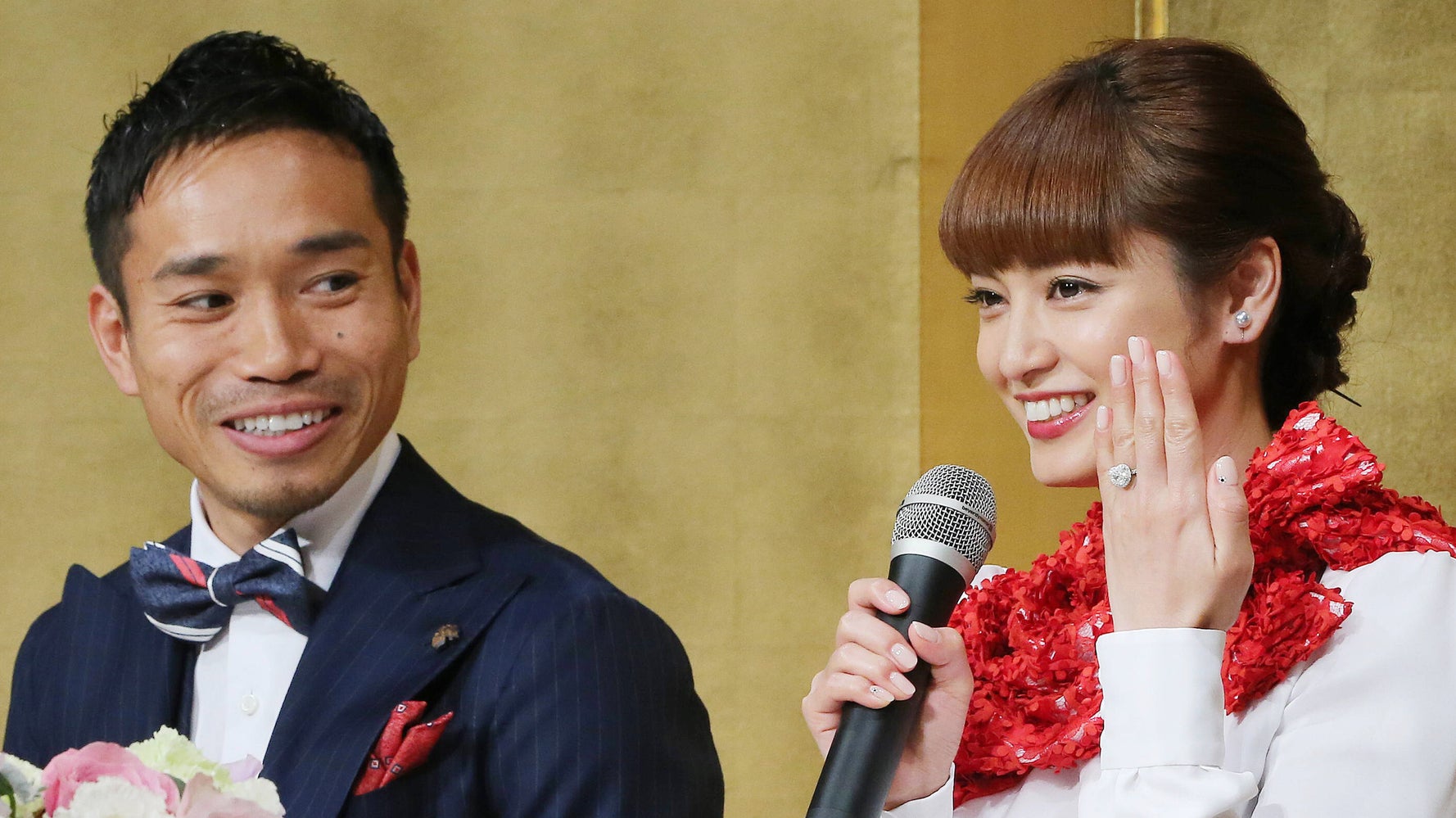 平愛梨さん 幸せあふれる家族5人のショットを公開 三男の1歳の誕生日に 生まれた日のことを今でも覚えてる 画像 ハフポスト News