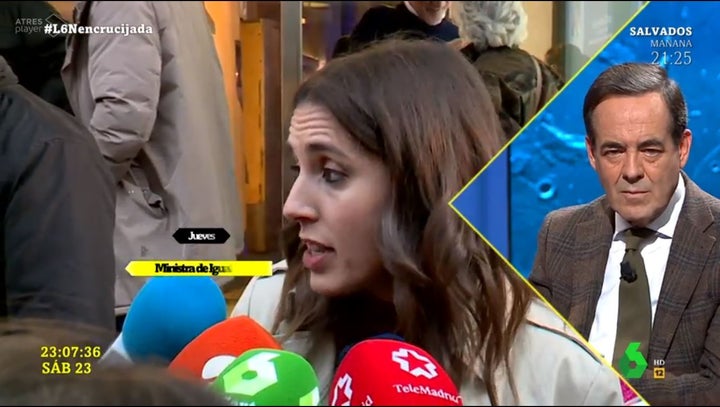 José Bono, escuchando a Irene Montero.