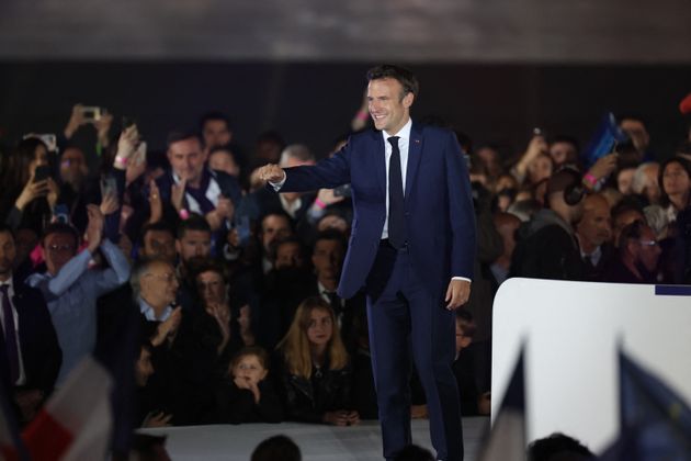 Emmanuel Macron réélu célèbre sa victoire au Champ de Mars, à Paris, le 24 avril