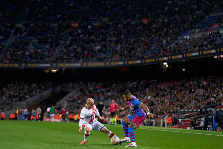 Un momento del partido entre el Barça y el Rayo Vallecano.