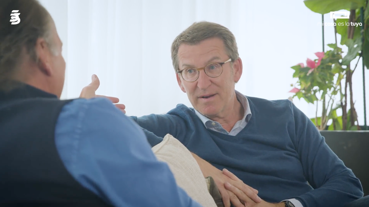 Bertín Osborne entrevista a Feijóo en 'Mi casa es la tuya'.