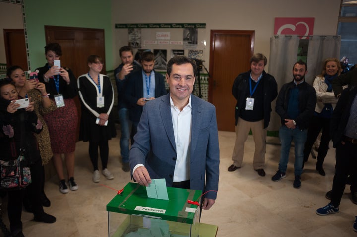 Moreno Bonilla vota en las elecciones de 2018