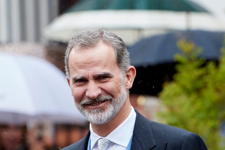 El rey sonríe en el acto de entrega del Premio Cervantes