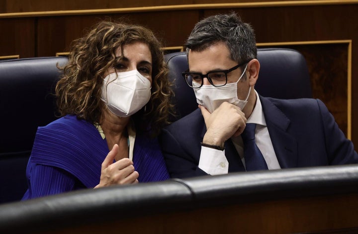 La ministra de Hacienda, María Jesús Montero, y el ministro de la Presidencia, Relaciones con las Cortes y Memoria Democrática, Félix Bolaños.