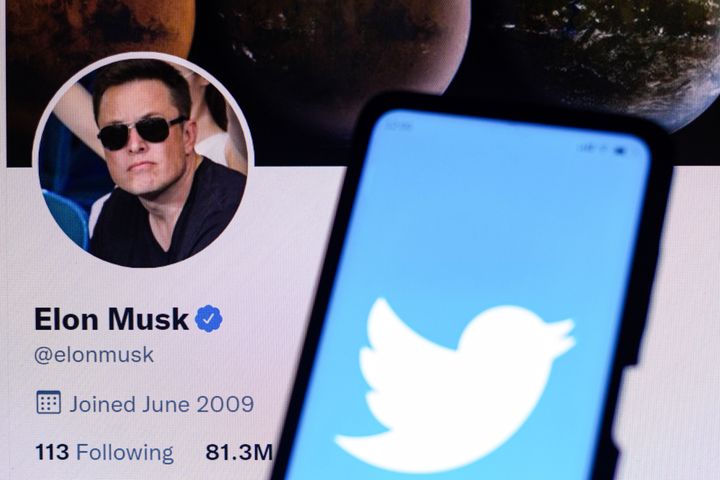  The billionaire Elon Musk bought 9% of Twitter, an investment of USD 3 billion.