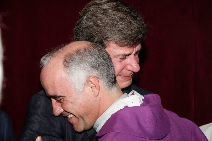 Cayetano Martínez de Irujo e Ignacio Sánchez-Dalp durante el funeral anual por la duquesa de Alba en 2017.