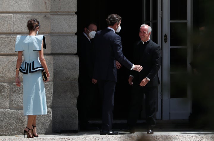 Sánchez-Dalp, junto a Javier Martínez de Irujo e Inés Domecq en la boda de Carlos Fitz James Stuart y Solis y Belén Corsini, en mayo de 2021.