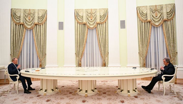 Putin y Guterres, en la mesa que ya utilizó el presidente cuando le visitó Macron