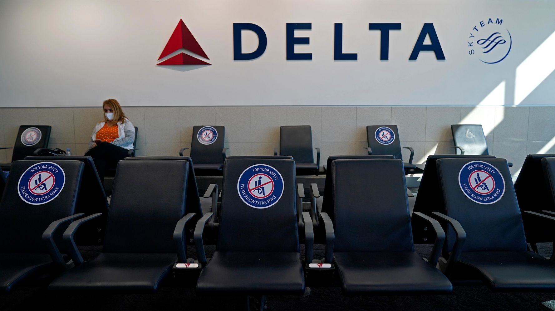 Delta starts paying stewardesses during boarding