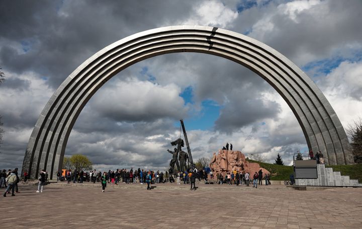 The crack on the arch is clearly visible and shows how Ukraine's relationship with Russia began to crumble.