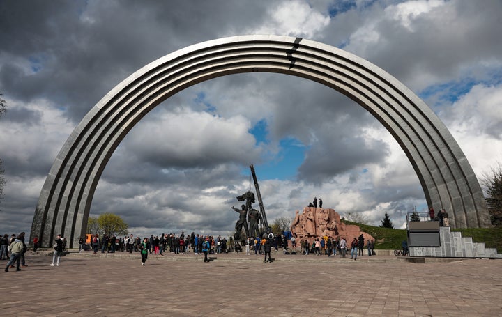 The crack on the arch is clearly visible and shows how Ukraine's relationship with Russia began to crumble.