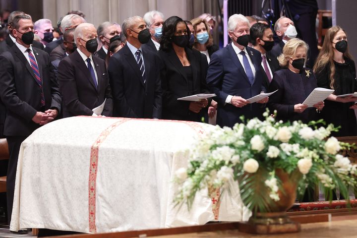 WASHINGTON, DC - APRIL 27: (L-R) U.S. President Joe Biden, former U.S. President Barack Obama and former first lady Michelle Obama, former U.S. President Bill Clinton and his wife and former U.S. Secretary of State Hillary Clinton, and their daughter Chelsea Clinton attend the funeral service for former U.S. Secretary of State Madeleine Albright at the Washington National Cathedral April 27, 2022 in Washington, DC. Albright, who was the first woman to serve as U.S. Secretary of State, died March 23. (Photo by Win McNamee/Getty Images)