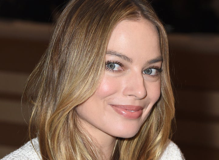 Margot Robbie loses voice at her first premiere since US actors