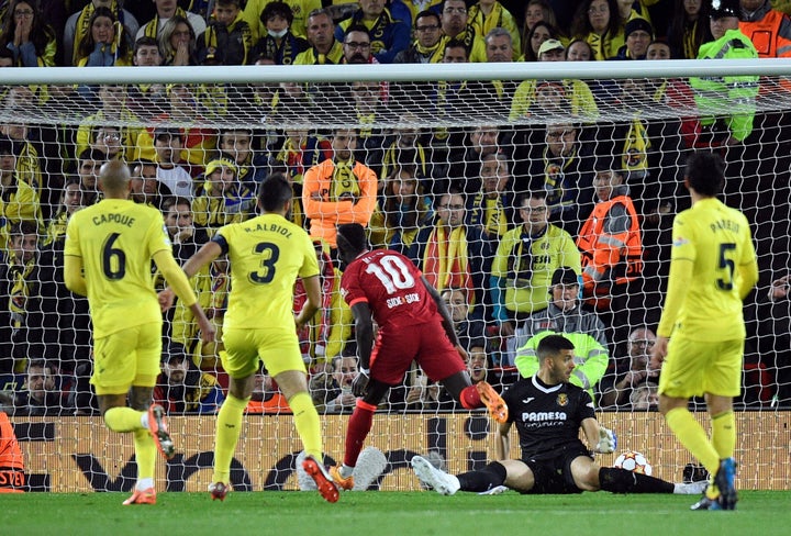 Mané anota el 2-0 para desesperación de la zaga española