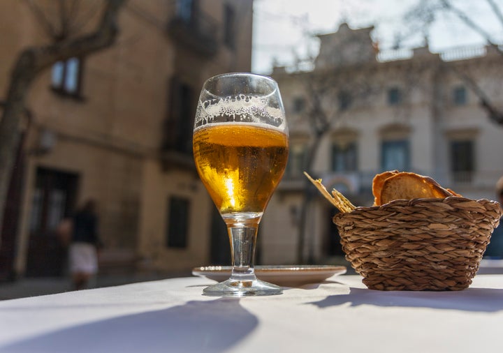 Una caña en un bar.