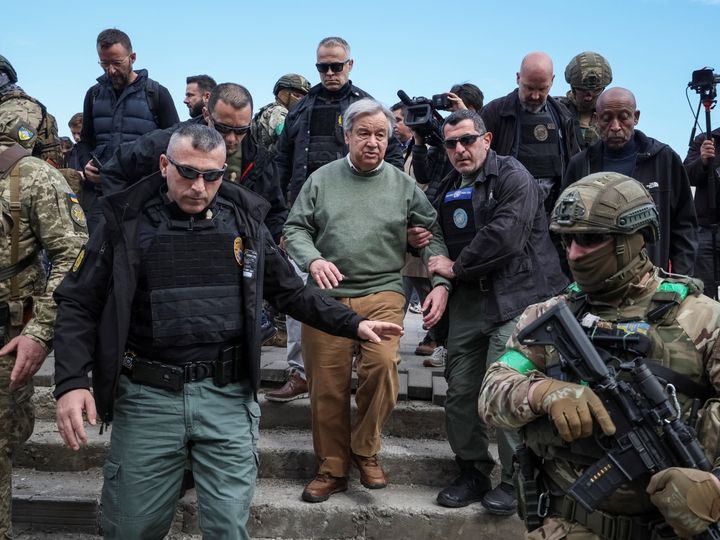 Ο Γενικός Γραμματέας του ΟΗΕ Αντόνιο Γκουτέρες επισκέπτεται την πόλη Μποροντιάνκα, καθώς η επίθεση της Ρωσίας στην Ουκρανία συνεχίζεται, έξω από το Κίεβο, Ουκρανία, 28 Απριλίου 2022.