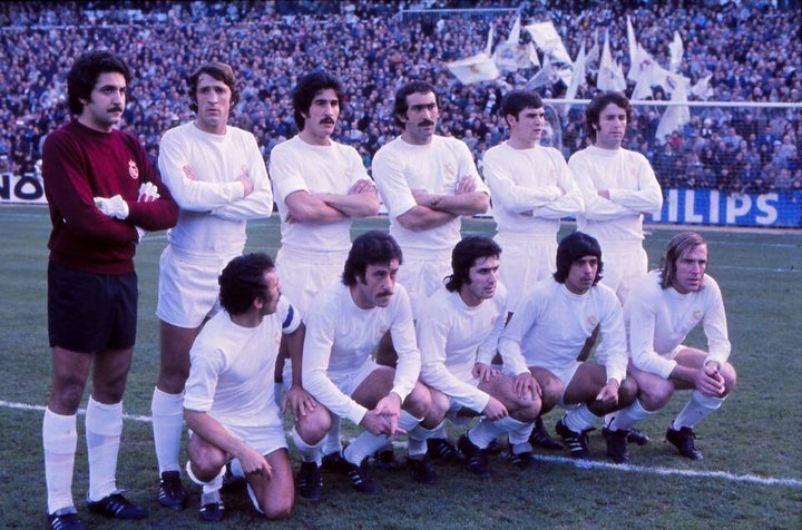 Alineación en un partido de 1975: de pie, de izda. a dcha., García Remón, Sol, Benito, Pirri, Camacho y Rubinstein; agachados, Amancio, Del Bosque, Santillana, Macanas y Netzer