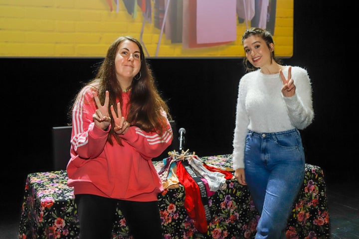 Las creadoras del podcast Estirando el chicle, Carolina Iglesias y Victoria Martín.
