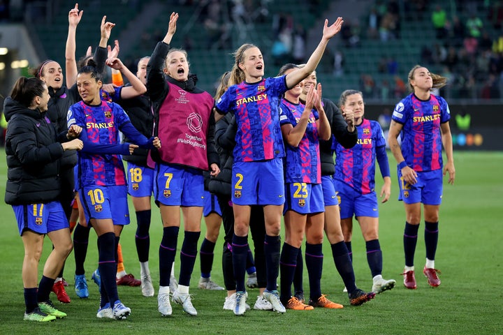 Las jugadoras del Barça celebran la clasificación.