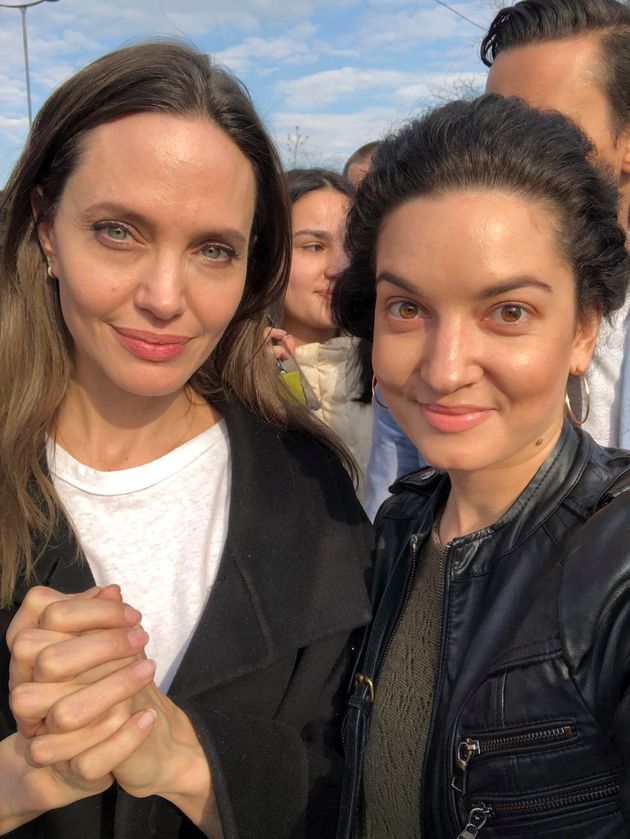 Angelina Jolie, ici avec des Ukrainiens à Lviv, en Ukraine, le 30 avril 2022.