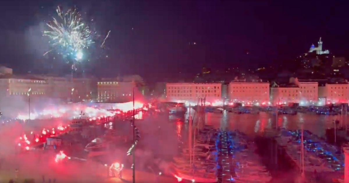 Olympique De Marseille Le Vieux Port En Feu Pour L Anniversaire Des South Winners Le Huffpost