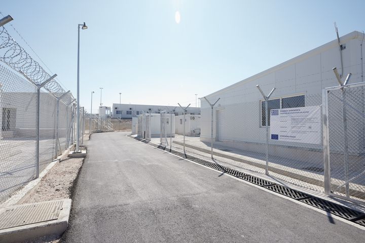 Η νέα Κλειστή Ελεγχόμενη Δομή για τη φιλοξενία αιτούντων άσυλο, στη θέση "Ζερβού", στο Βαθύ Σάμου, Παρασκευή 1 Οκτωβρίου 2021. (EUROKINISSI/ΓΡΑΦΕΙΟ ΤΥΠΟΥ ΠΡΩΘΥΠΟΥΡΓΟΥ/ΔΗΜΗΤΡΗΣ ΠΑΠΑΜΗΤΣΟΣ)