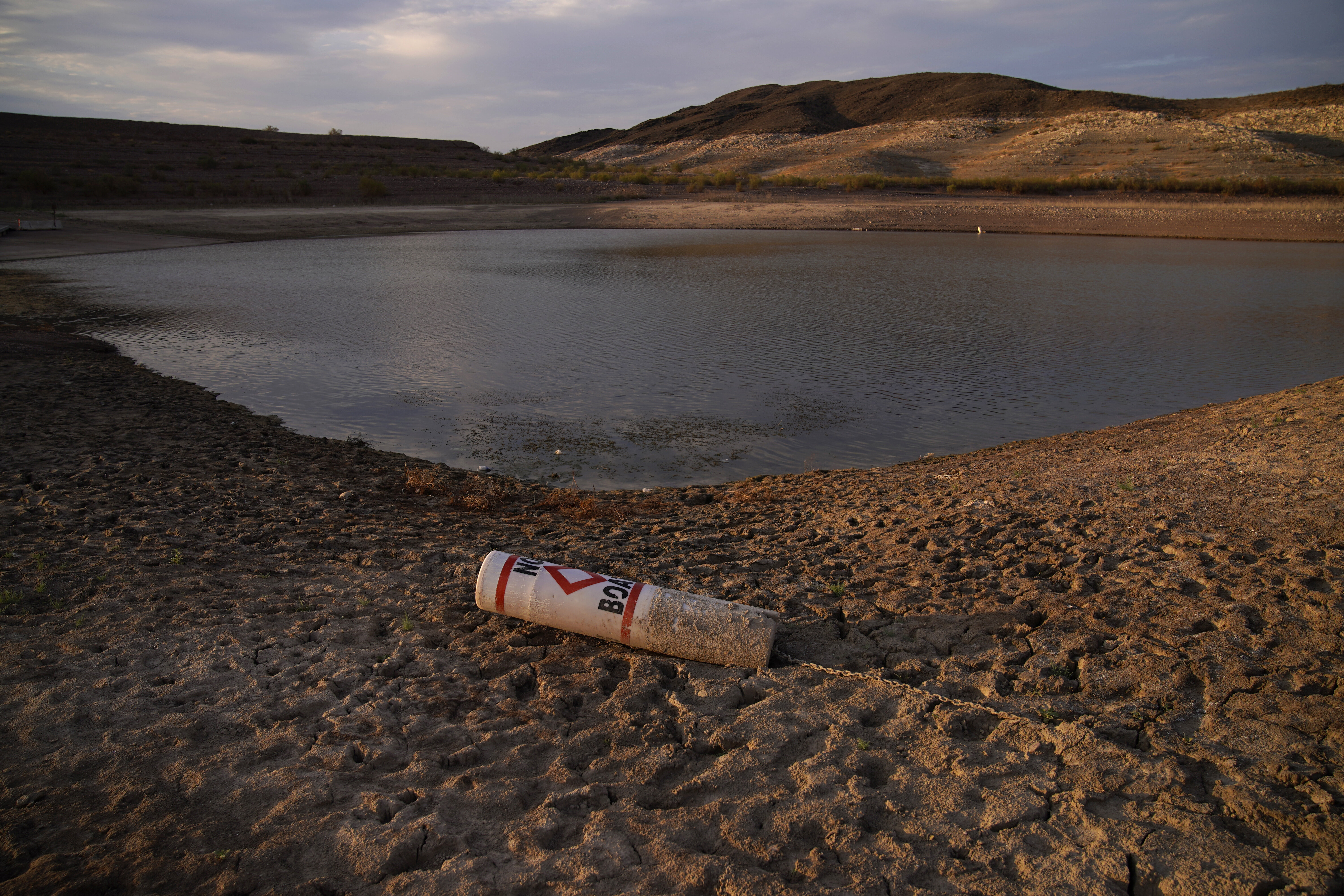 Nevada's Drought-stricken Lake Mead Exposes Gruesome Discovery: Human ...