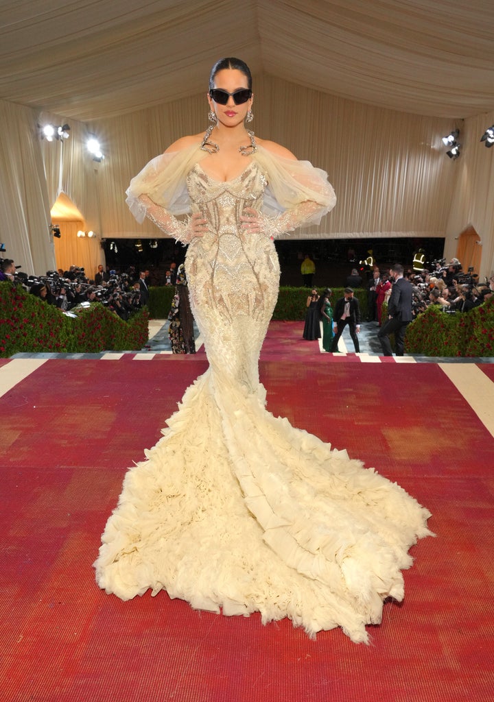 Rosalía, vestida con G de Givenchy.