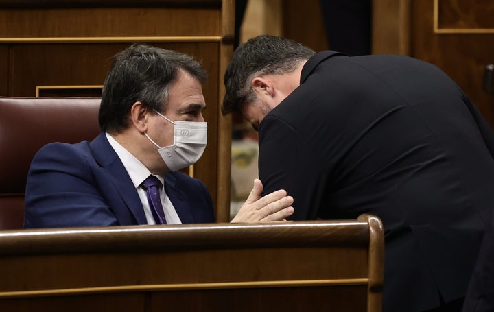 Los portavoces parlamentarios de PNV, Aitor Esteban, y ERC, Gabriel Rufián, en una imagen de archivo en el Congreso.