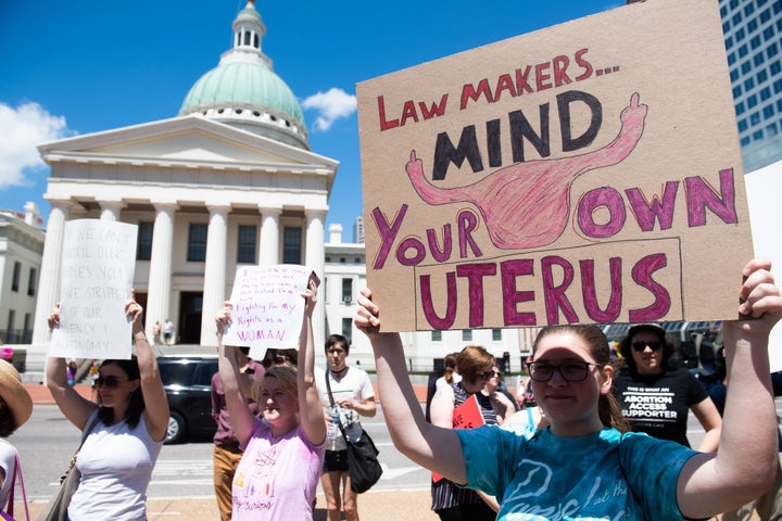Manifestantes en favor del derecho al aborto, en San Luis (Misuri, EEUU), en 2019.