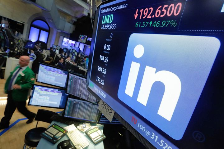 The U.S. Labor Department announced Tuesday that it has reached a settlement agreement with LinkedIn to resolve allegations of “systemic, gender-based pay discrimination” in which women were paid less than men in comparable job roles. (AP Photo/Richard Drew, File)