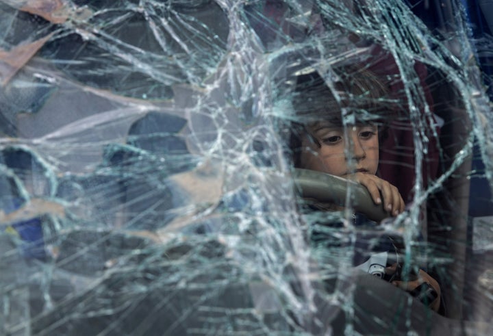 Un niño evacuado de la acería de Mariupol.
