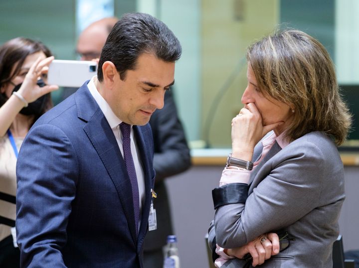 Ribera, con su homólogo griego este lunes en una reunión de urgencia de los ministros de Energía de la UE