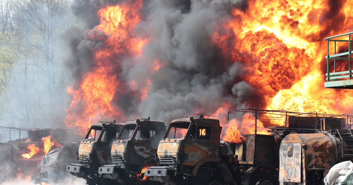 Gets destroyed. Пожар на нефтебазе.