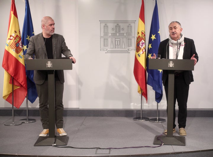 De izquierda a derecha, el secretario general de CCOO, Unai Sordo y el secretario general de UGT, Pepe Álvarez