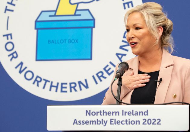 Michelle O'Neill, la dirigeante du Sinn Fein en Irlande du Nord, a promis de dépasser les divisions après...