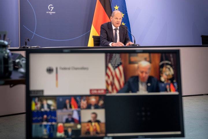 Reunión telemática del G7. Al fondo, el canciller alemán.