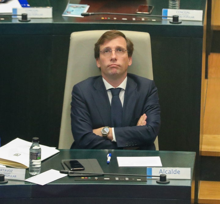 Almeida, en una sesión del pleno del ayuntamiento.