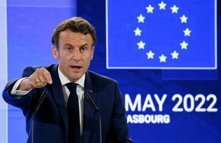 Ο Πρόεδρος της Γαλλίας Εμανουέλ Μακρόν χειρονομεί ότι εκφωνεί ομιλία κατά τη διάρκεια της Διάσκεψης για το Μέλλον της Ευρώπης και της δημοσίευσης της έκθεσής της με προτάσεις για μεταρρυθμίσεις, στο Στρασβούργο, Γαλλία, 9 Μαΐου 2022.