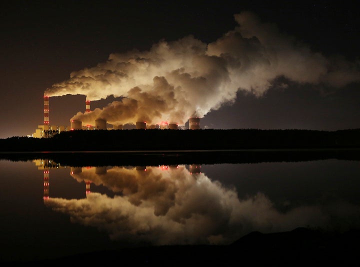 Imagen de archivo de la planta de energía de lignito más grande de Europa en Belchatow, en el centro de Polonia.