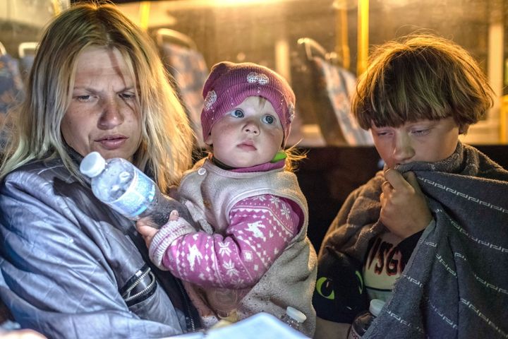 8 Μαΐου 2022 Ζαπορίζια Ουκρανία: Μια μητέρα με τα παιδιά της κατάφερε να φύγει από την Μαριούπολη