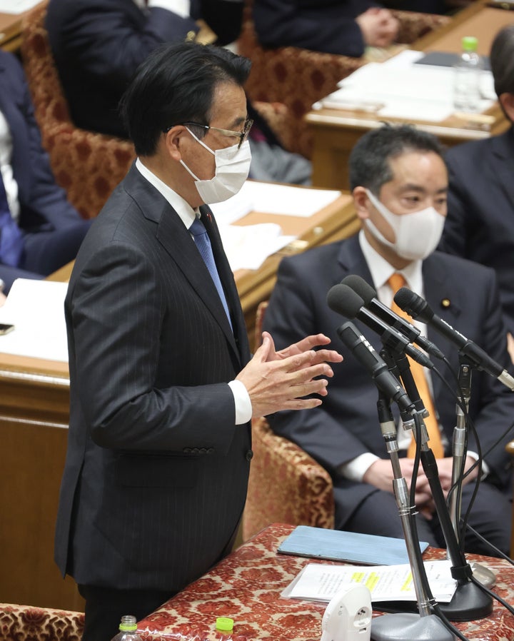 内閣委員会で質疑にたつ岡田克也氏