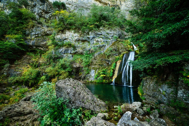 Cascada en el nacimiento del río Mundo.